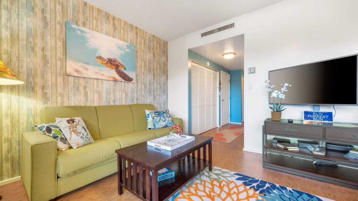 Historic Kailua Village Condo | Kona Plaza#217 Amazing Location. In Heart of Kona town. Ac & Elevators!