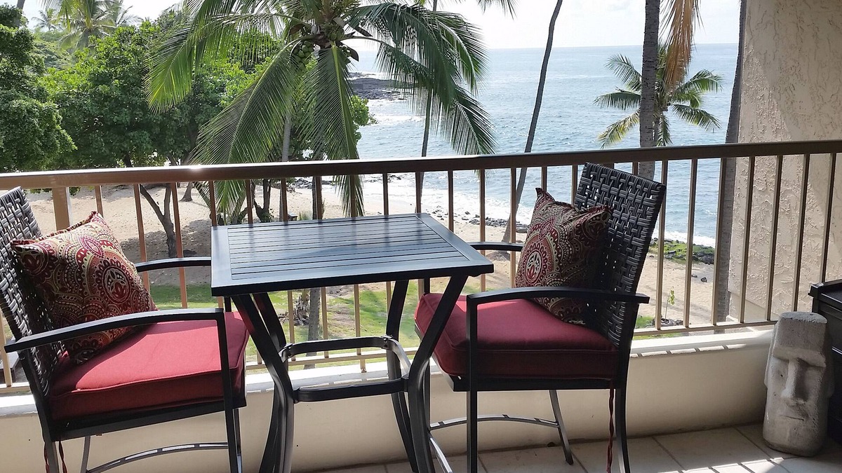Historic Kailua Village Condo | Kona Reef B34/20% Discount for 2026/Beachfront/Top Floor/Air Con/WiFi
