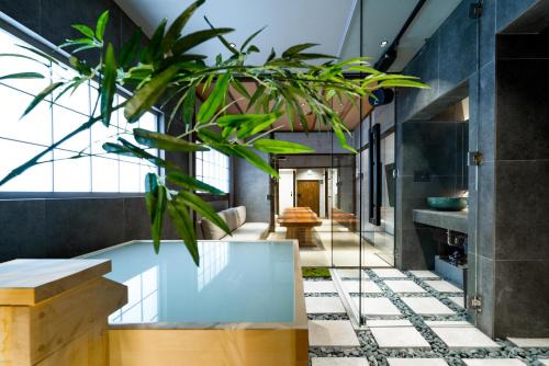 Minato House | KONJAKUSO Osaka Bentencho "HIKARIYUYA" Projection M apping SPA