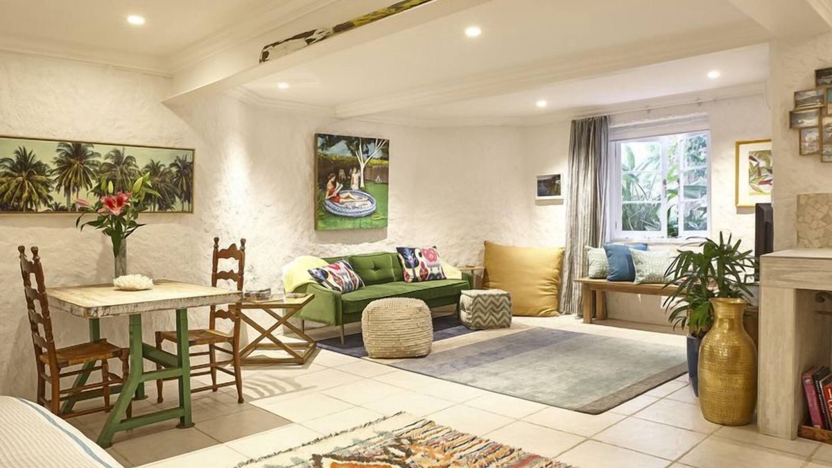 Coogee Apartment | Kookaburra down