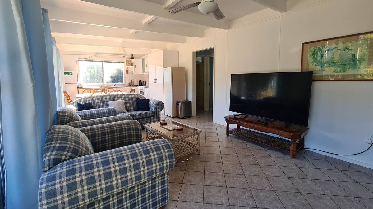 Loch Sport House | Kookaburra Lodge, Landscaped Retreat