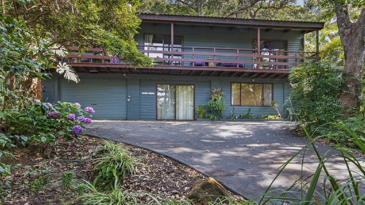 Pearl Beach House | Koorawatha by HolidayCo.