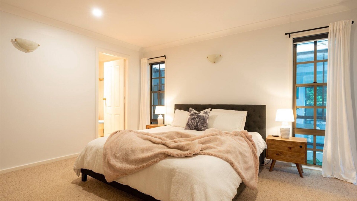 Barrengarry House | Kooyong - Spacious Family Home