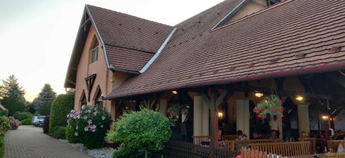 Balatonbereny Bed & Breakfast | Korona Panzió