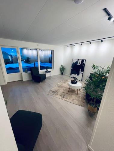 Svolvaer Apartment | Koselig og romslig Leilighet - Parkering - Rolig