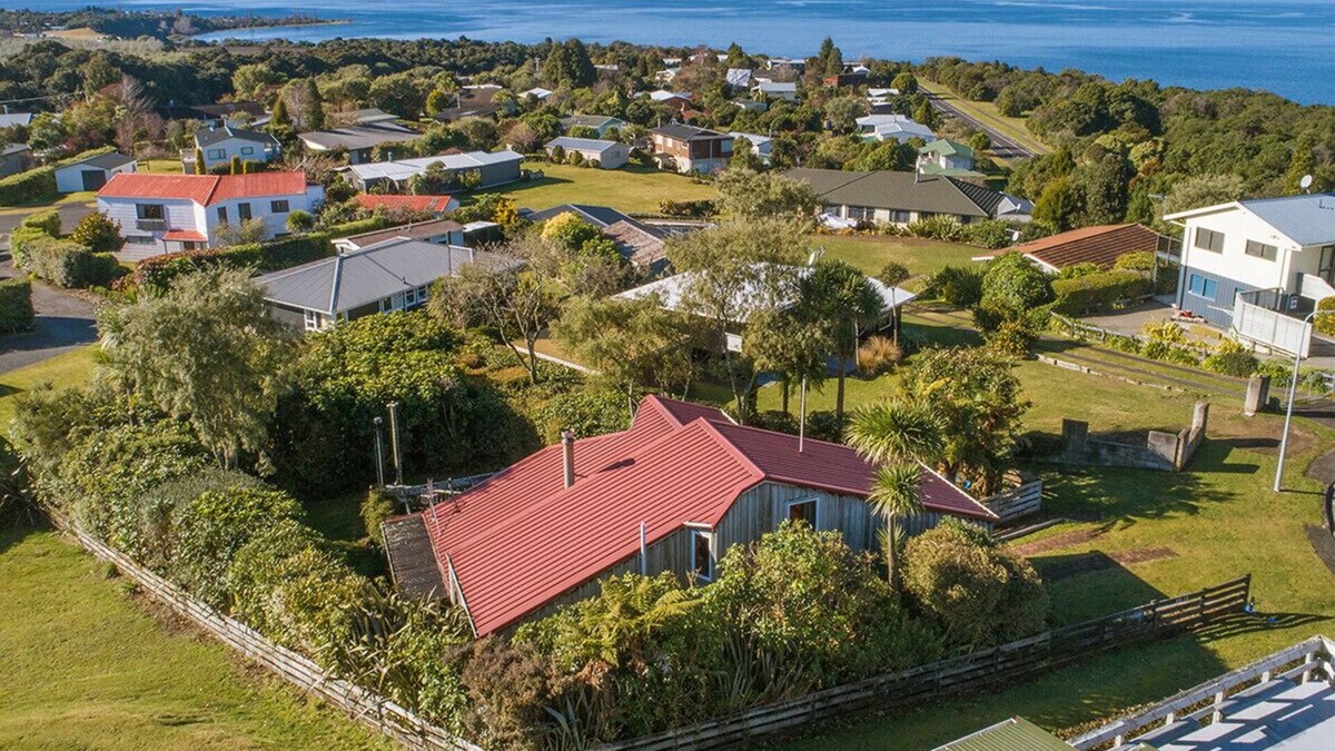 Omori Cottage | Kowhai Cottage - Omori Holiday Home