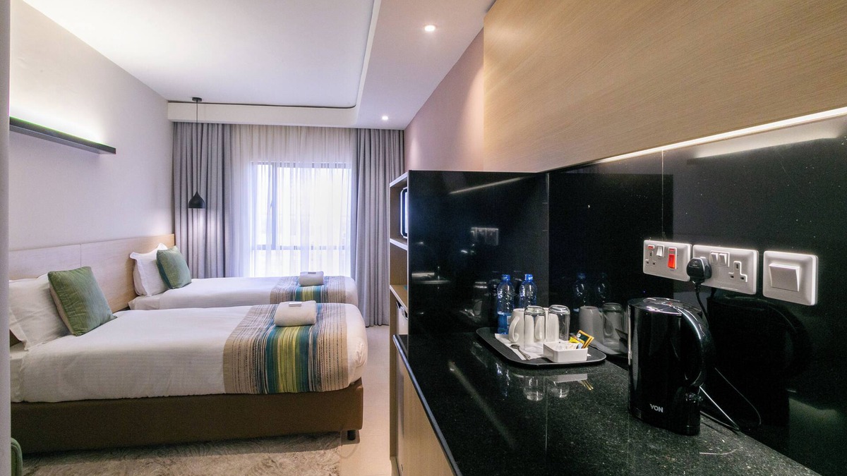 Embakasi Apartment | KOZI SUITES EXECUTIVE TWIN ROOM, 15 mins from JKIA