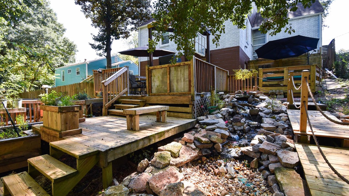 East Point House | Kozy 2 bedroom close to airport with relaxing outdoor space