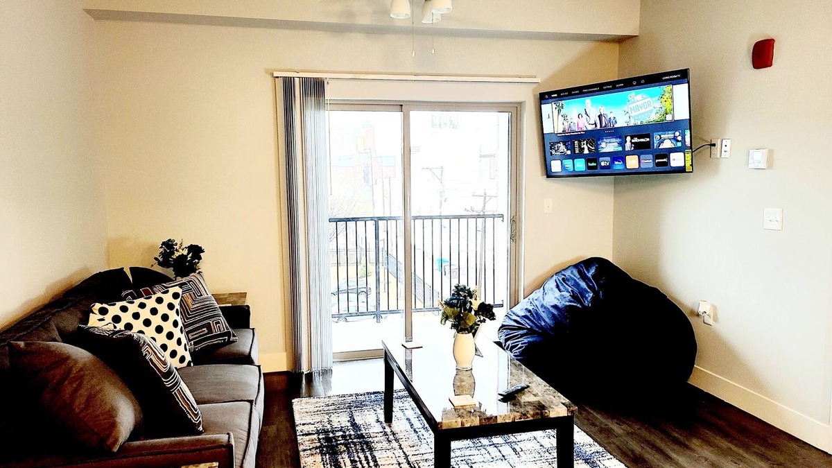 Central West End Apartment | Kozy King w/Patio- 4th Floor - Heart of CWE (424)