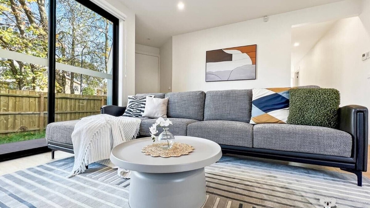 Box Hill North House | KozyGuru | BoxHill North | Designer Grad Home
