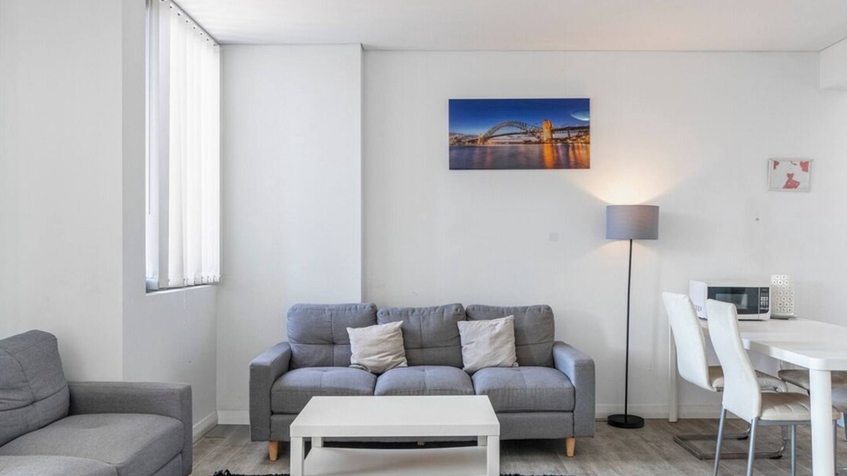 Rosebery Apartment | KozyGuru | Rosebery | Stylish Apt with Parking