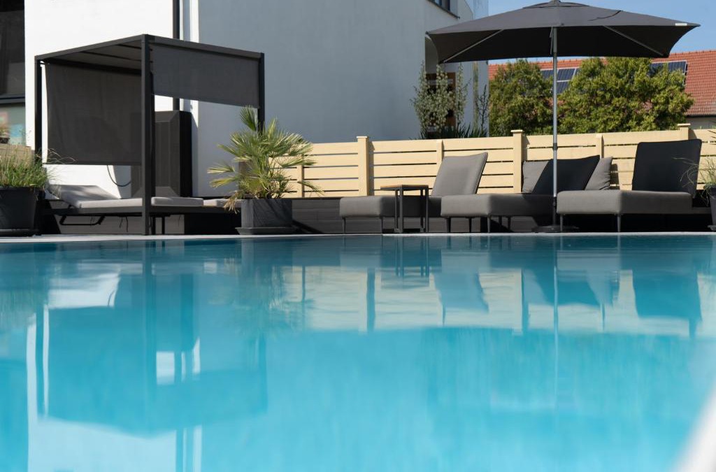 Illmitz Hotel | Kracher Hotel Doppelzimmer - für maximal 4 Personen inklusive Pool