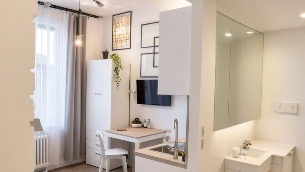 Stare Podgorze Apartment | Krakow Art & History Getaway: Mezzanine Studio, River Proximity & City Access