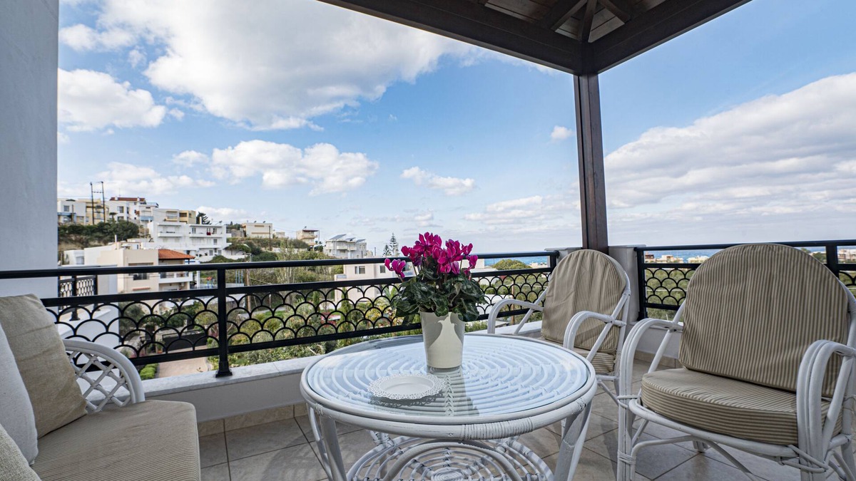 Sfakaki Villa | Krissa Villa, 4 BD, Private Swimming Pool, BBQ