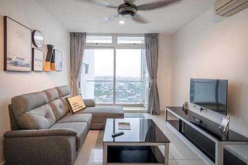 Taman Century Apartment | KSL JB City suite NETFLIX WIFI Youtube