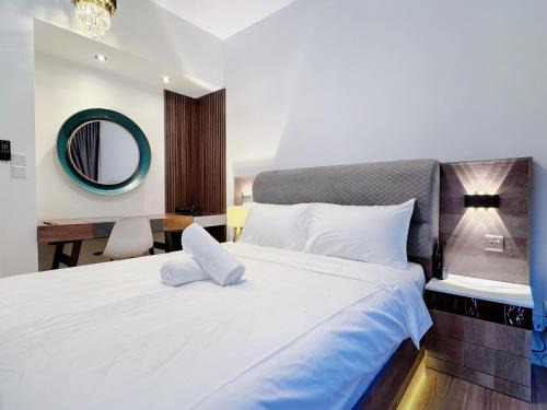 Taman Pertama Apartment | Kuala Lumpur M Vertica Residence I Big Family Homestay 大家庭适住 I Walking distance to MRT I 马中英文服务 I Malay English Chinese