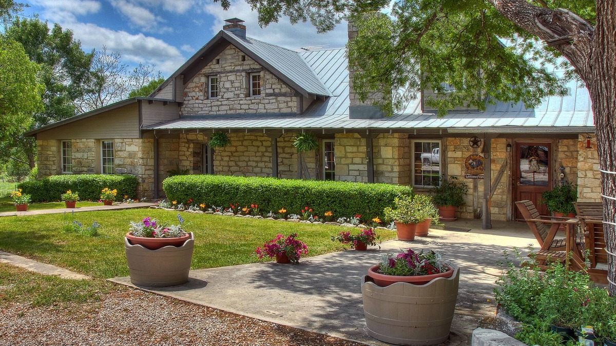 New Braunfels Bed & Breakfast | Kuebler Waldrip Haus B&B