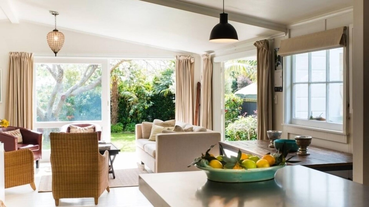 Te Awanga House | Kuku Cottage. The perfect coastal getaway.