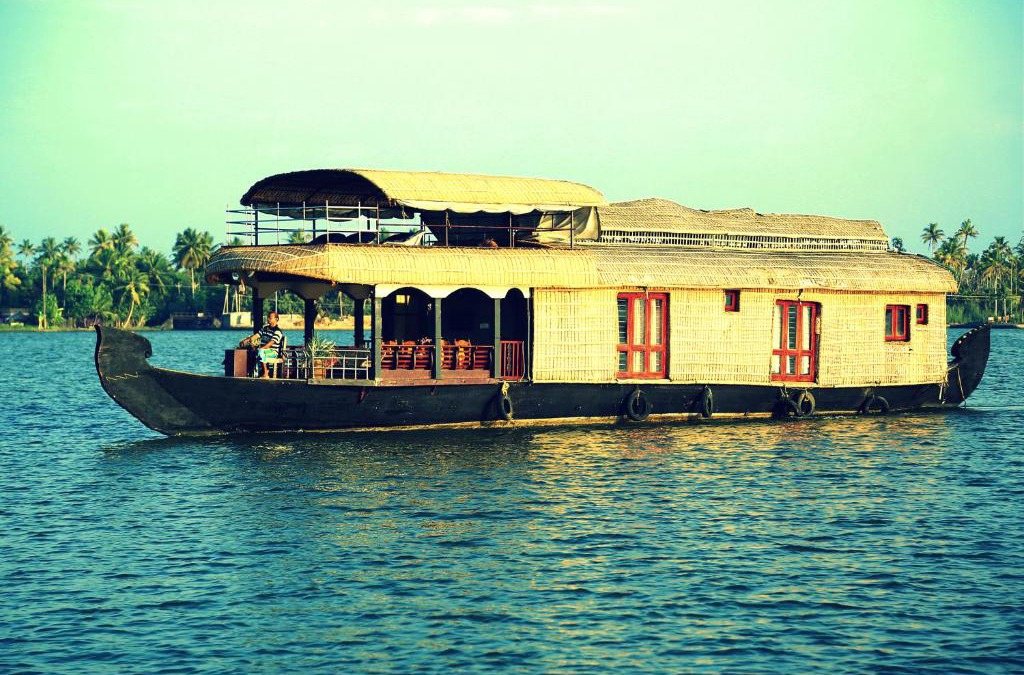 Kumarakom Boat Rental | Kumarakom Heritage Houseboats