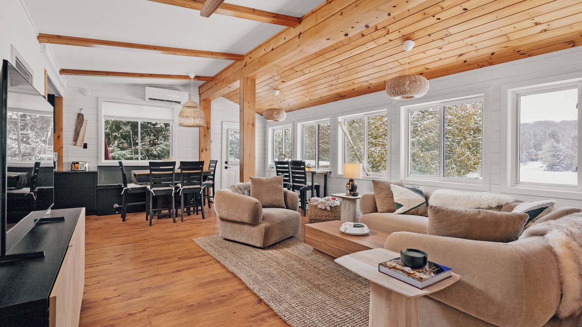 Dorset Cabin | Kuro at Paint Lake, Lake of Bays, Muskoka