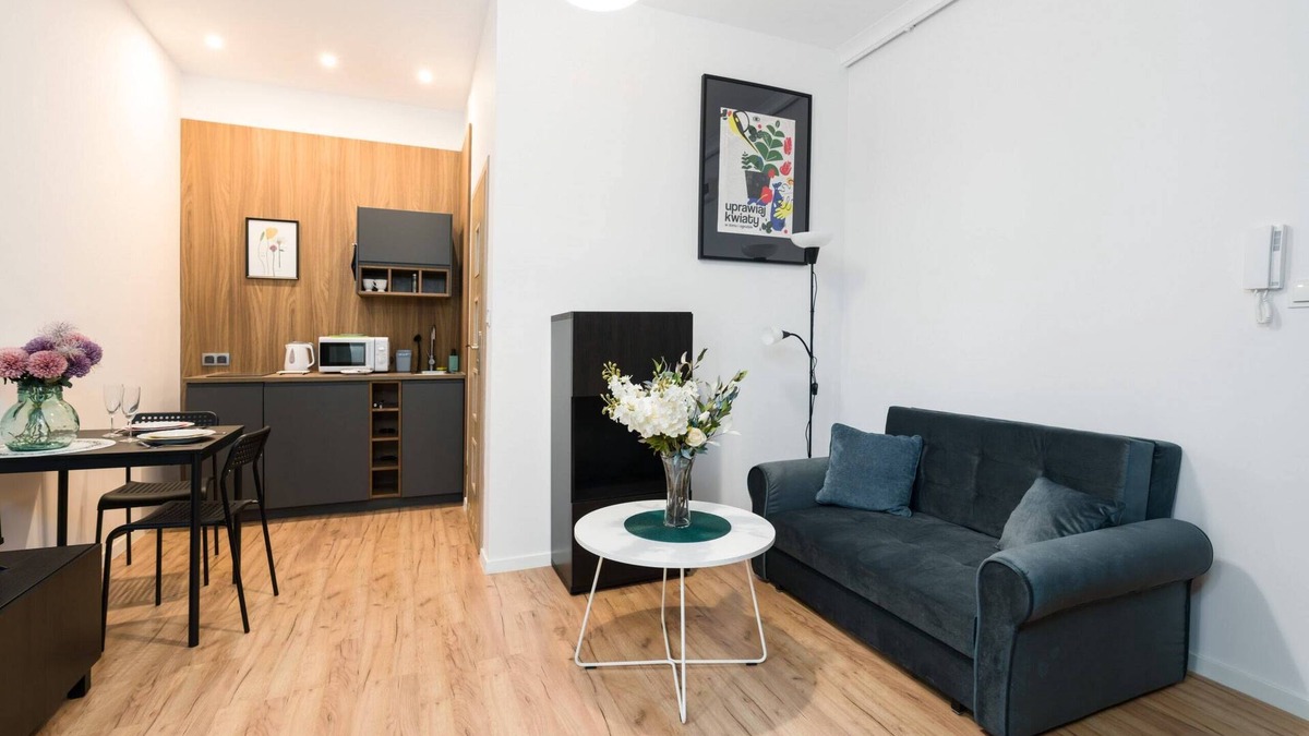 Poznan City Center Apartment | Kwiatowa 6 | Spacious Apartment | Balcony