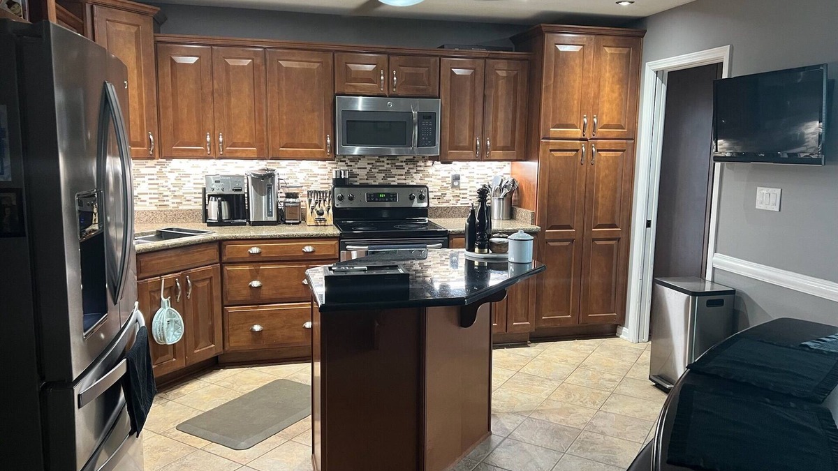 Douglass Hills House | KY Derby Rentaln3-bedroom house in superb Louisville with AC, WiFi, fitness room