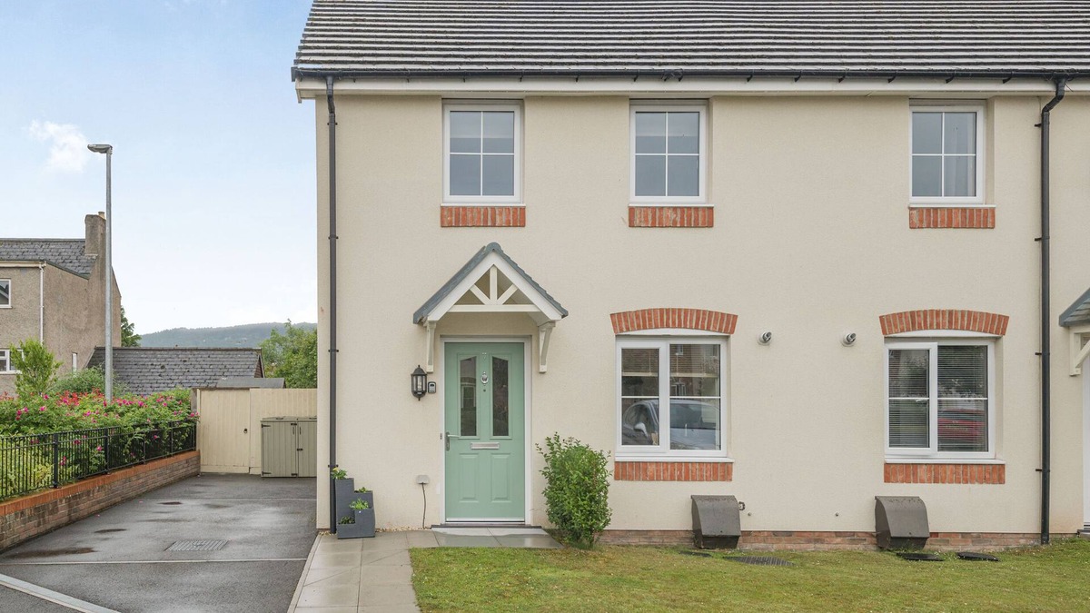 Monmouth Cottage | KYMIN VIEW, family friendly, with a garden in Monmouth