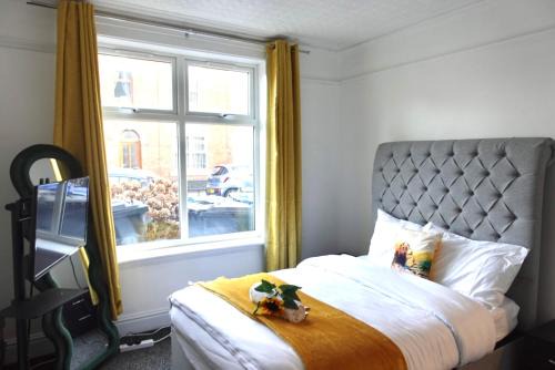 Derby House | Kyoto Central I 4 BDR House I 50 inch Smart TVs in Rooms I Large Spacious Rooms I Refurbished I Derby City Centre