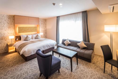 Karasumaoike Hotel | Kyoto Shinmachi Rokkaku Hotel grandereverie