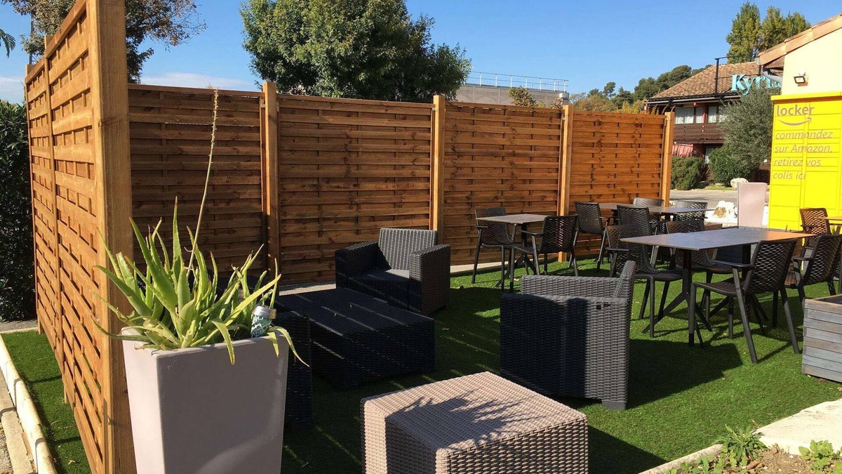 La Penne-sur-Huveaune Hotel | Kyriad Direct Marseille Est - La Valentine
