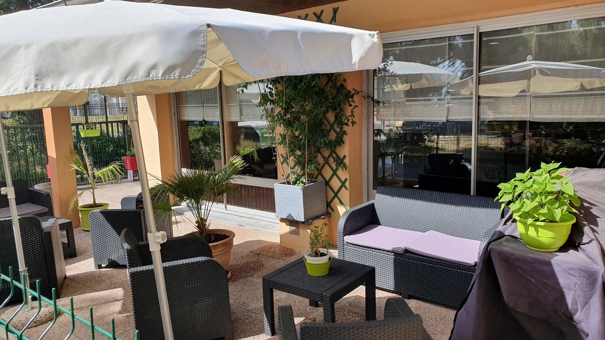 Martigues Hotel | Kyriad Direct Marseille Ouest - Martigues