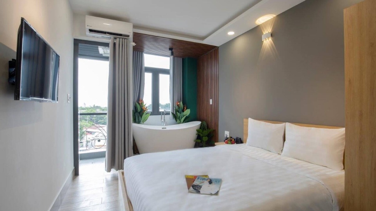 Binh Thanh Hotel | Lá Hotel Riverside
