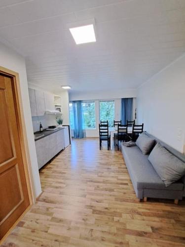 Jomala Apartment | Lägenhet nära Mariehamn Vedbastu på gården