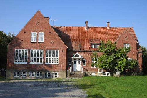 Gislov Apartment | Lärarinnabostad i vacker byskola