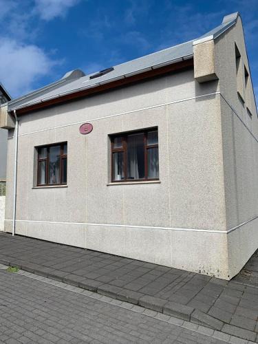 Vestmannaeyjar House | Lítið einbýlishús á besta stað.