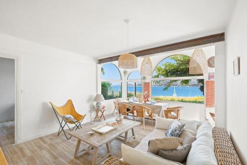 Le Pradet Villa | L'Échappée Bleue Sea view terrace