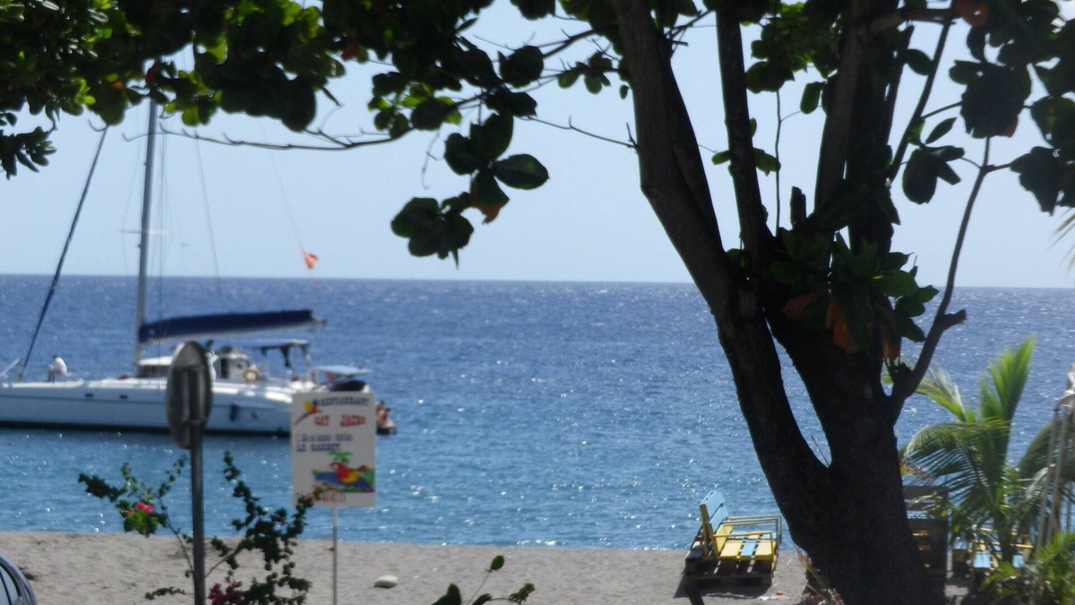 Le Carbet Apartment | L'AMANDIER ROSE, peaceful and cozy 2-bedroom apartment facing the Caribbean Sea