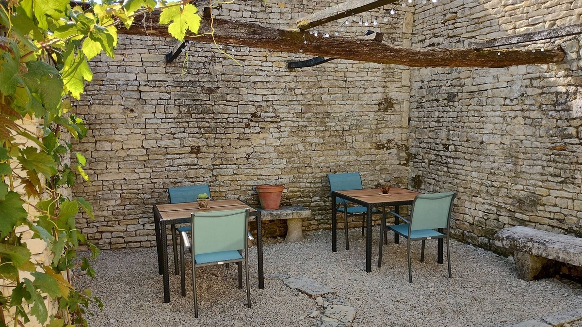 Aubigne Bed & Breakfast | L ancien Cafe - Luxury Suites and Gites