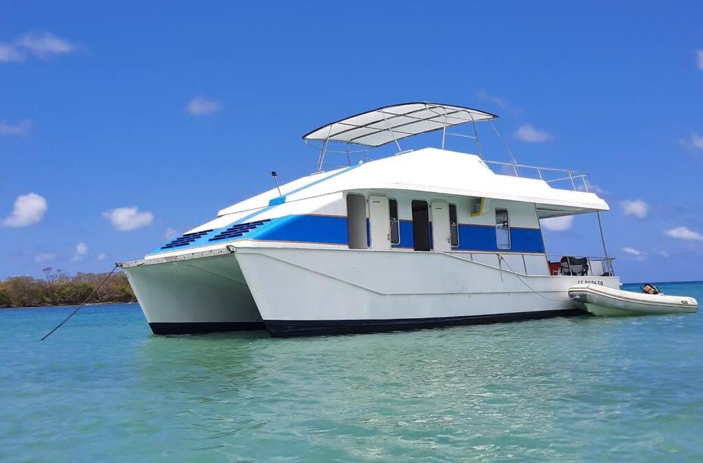 Tartane Boat Rental | L'aquahome hébergement sur l'eau