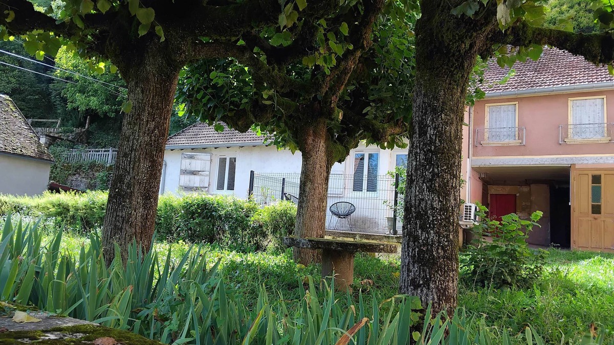 Charolles House | L'arconce house near town center