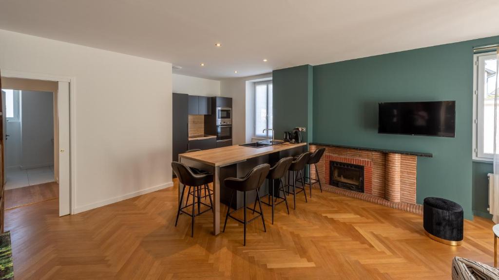Rodez Apartment | L'art déco, T3 Terrasse, classé meublé de tourisme