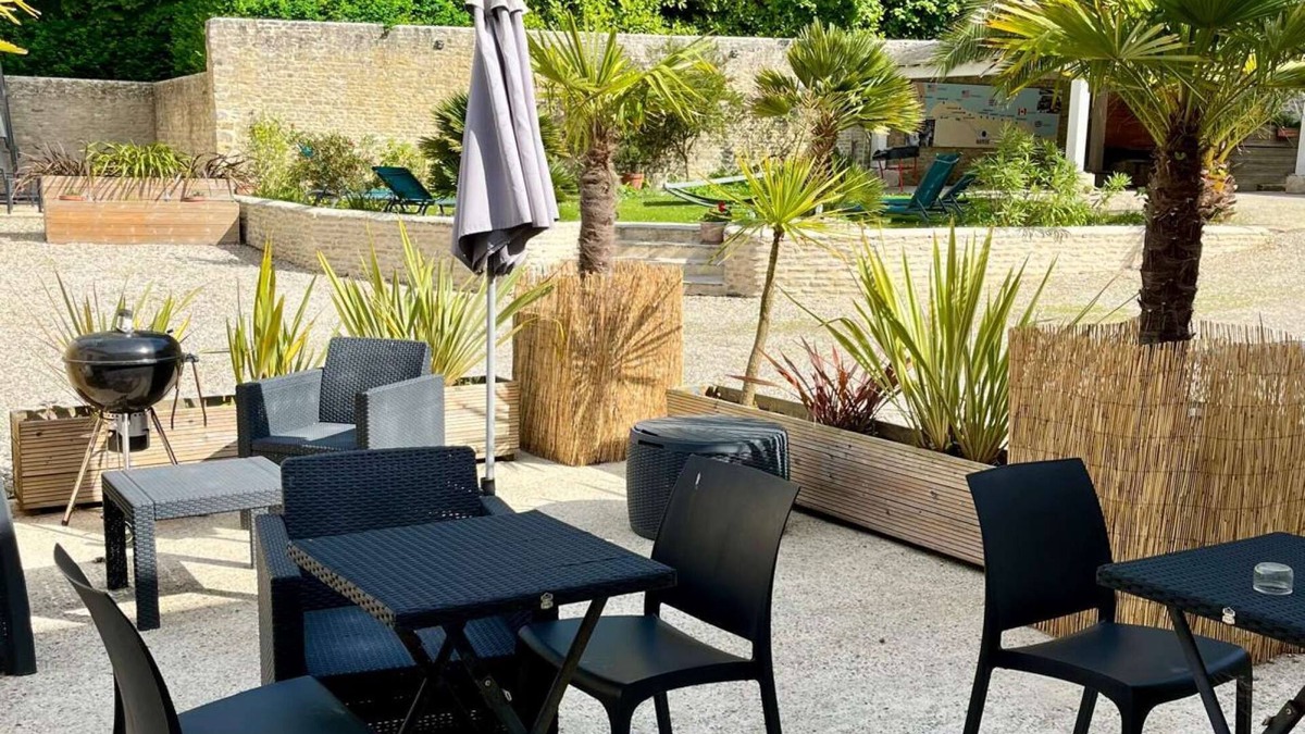 Saint-Come-de-Fresne Apartment | L'Aster, with pool access and jacuzzi
