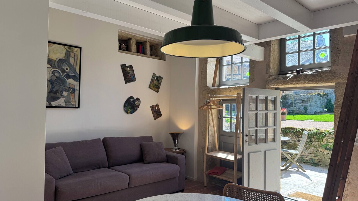 Chapaize Apartment | L'Atelier de la Tour Chapaize! Breathtaking view of the church