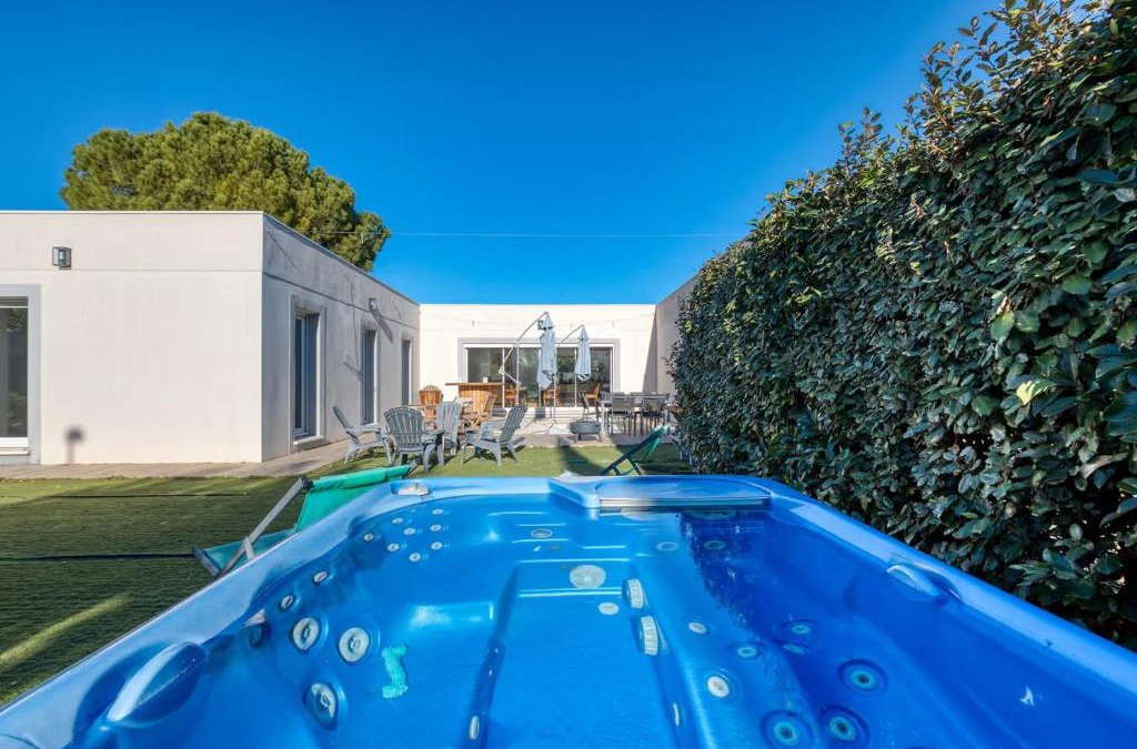 Alignan-du-Vent Villa | "L'Atrium"-Villa de standing -Piscine-Spa-Salle de jeux