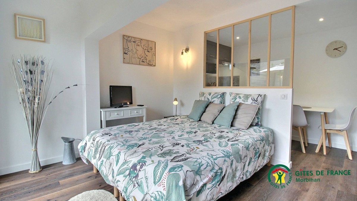 Surzur Apartment | "L'Aube - Private SPA - Quiet location