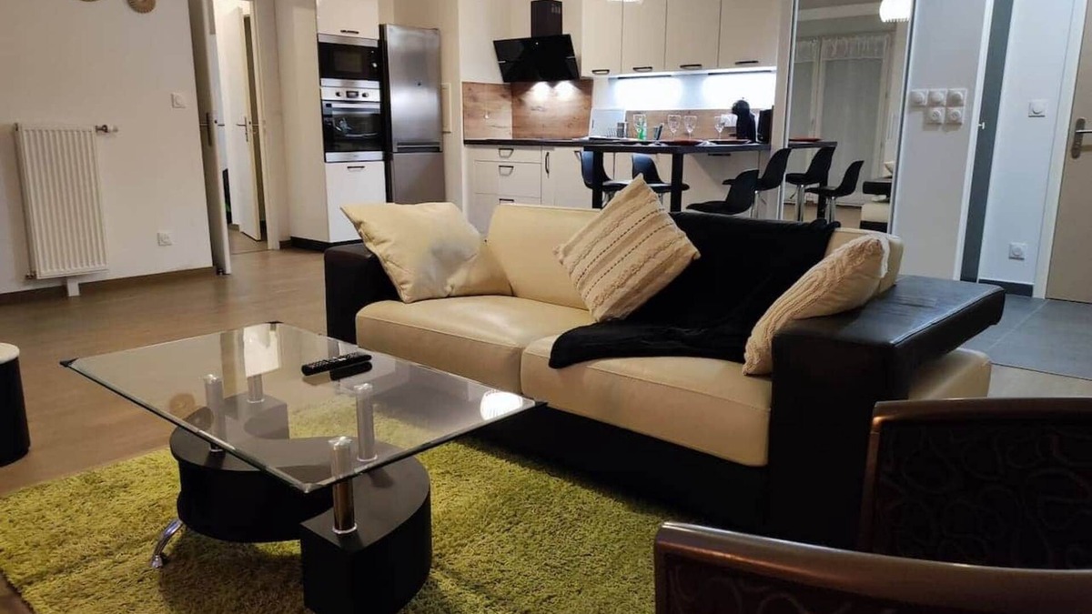 Faubourg-Raines Apartment | L'AuthentiCité, garden &parking in the city center