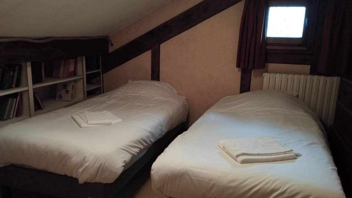 Sillingy Ski Chalet | L'Authentique - Chalet sleeping 8 in a peaceful setting