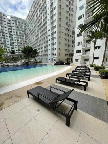Barangay 76 Apartment | L&B Condo-Cozy and Peaceful 1 Bedroom near MOA with WIFI, NETFLIX and Parking