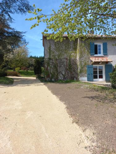 La Chapelle-de-Guinchay Bed & Breakfast | L'Eglantyne