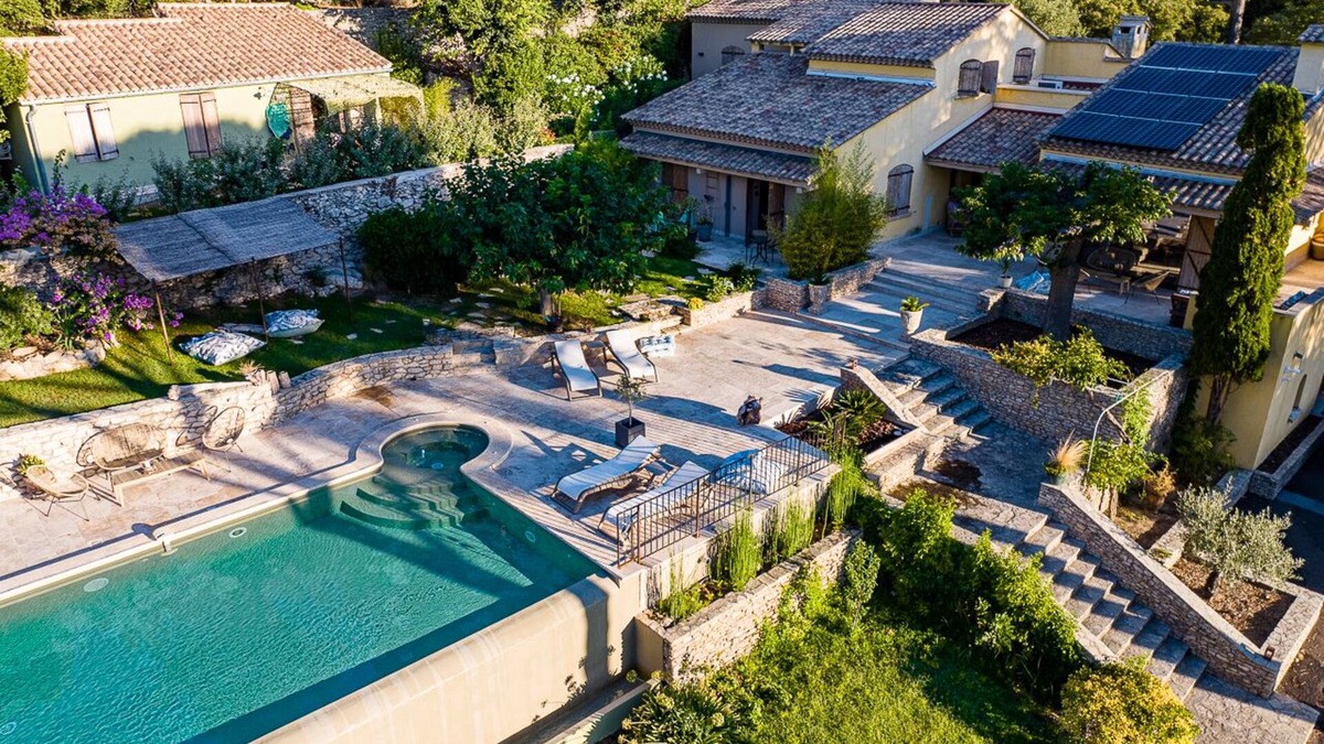 Quartier des Espesses House | L'Encantada, charming property in Nîmes with swimming pool and green spaces